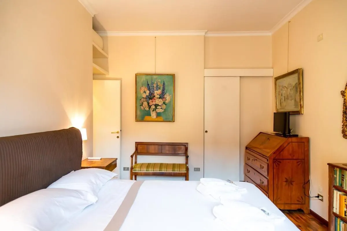 Florence Prestige Nel Heart Of Ponte Vecchio 0*,  Italy