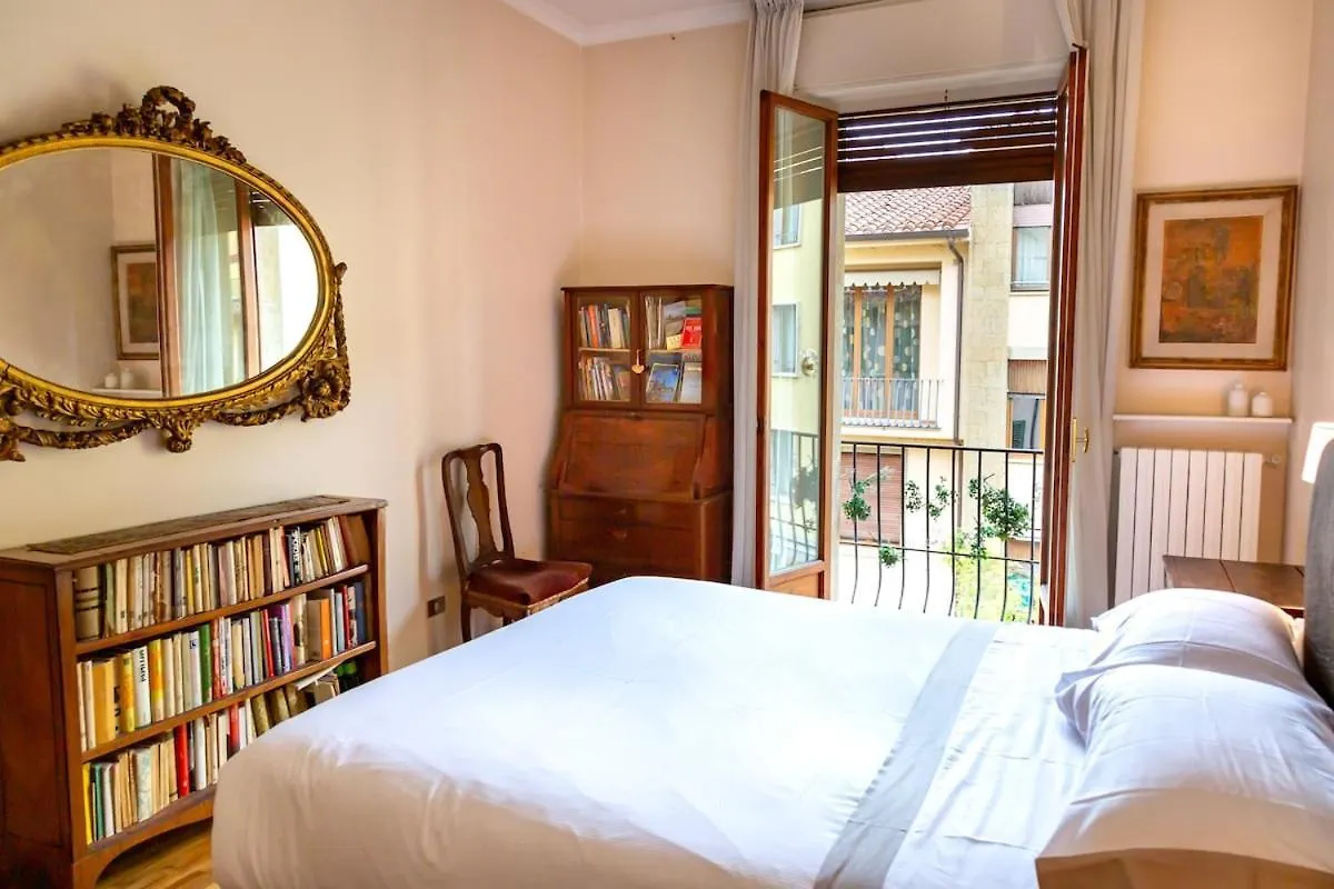 Florence Prestige Nel Heart Of Ponte Vecchio 0*,
